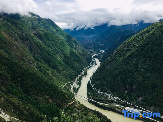 Hailuogou Yunjianshanshe Inn in Ganzi, People's Republic of China