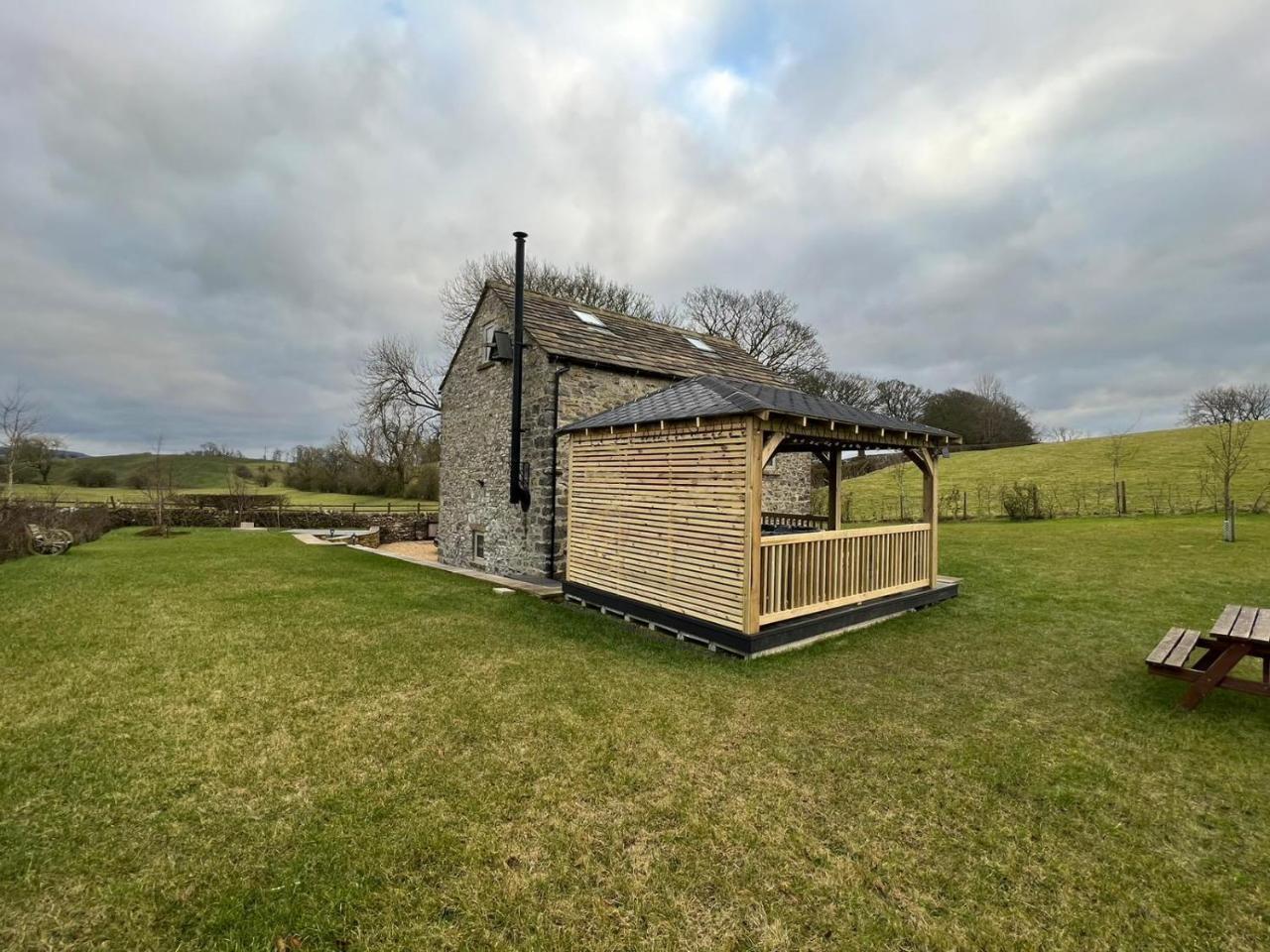 Private Luxury Barn Stay with Hot Tub And Outdoor Entertainment Yorkshire Dales Sleeps 10