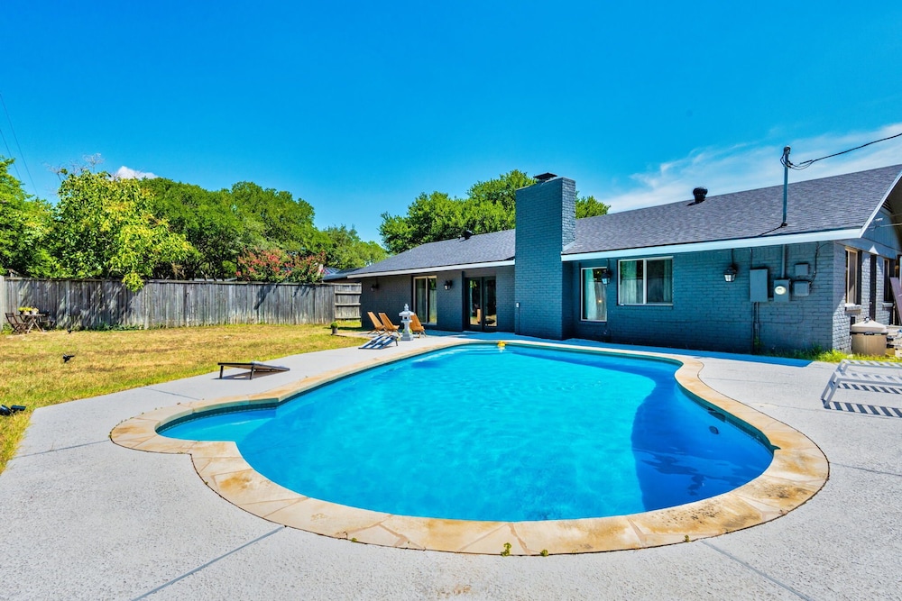 The Sinatra Fun 5BD Home Huge Pool Game Room — 4-Star Luxury Hotel in Round Rock, United States