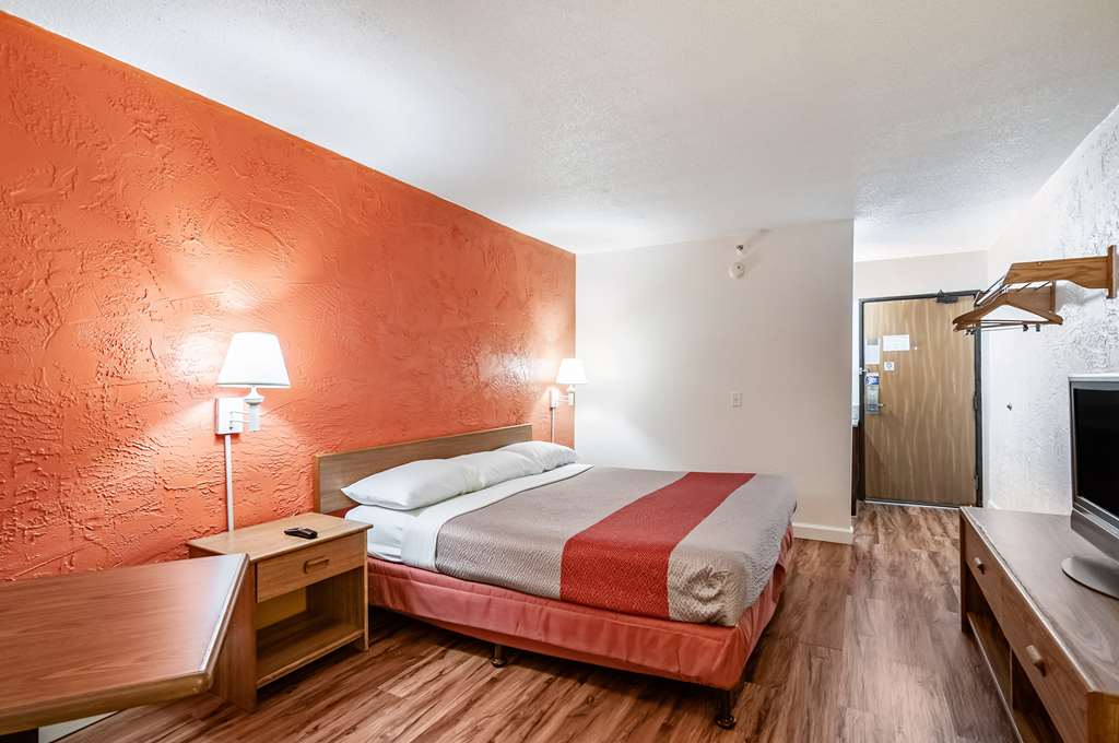 Motel 6 Naperville IL - photo 12