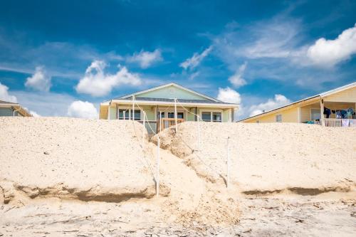 Absolute Beach by Oak Island Accommodations - photo 32