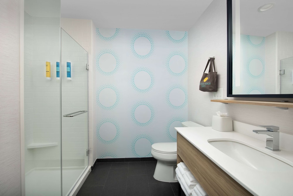 Tru by Hilton Charlotte Airport Lake Pointe - photo 20