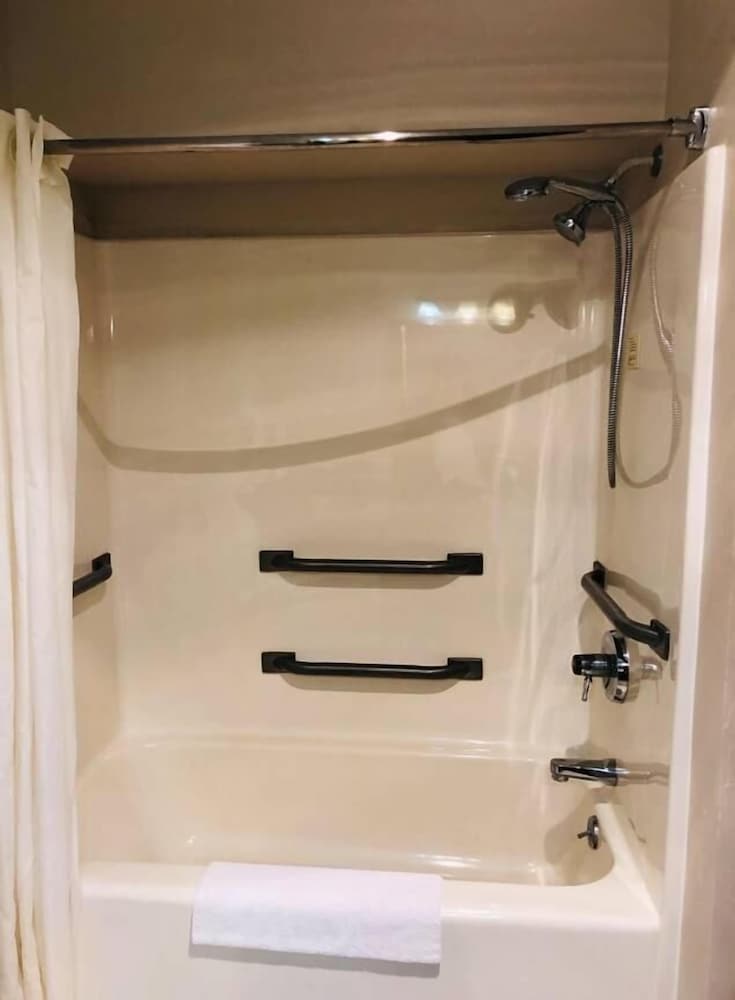 Boarders Inn & Suites by Cobblestone Hotels Munising - photo 18