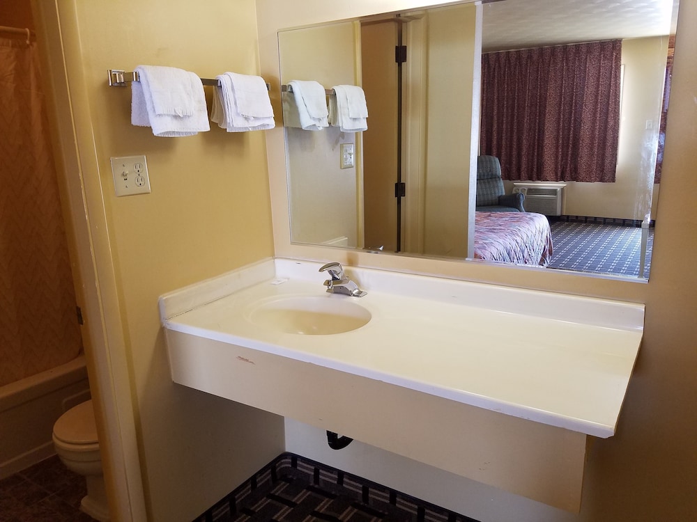 Travelodge By Wyndham Evanston - photo 19