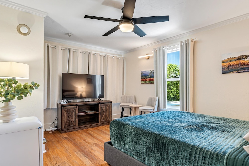 Cinnamon Bear Creekside Inn - photo 20