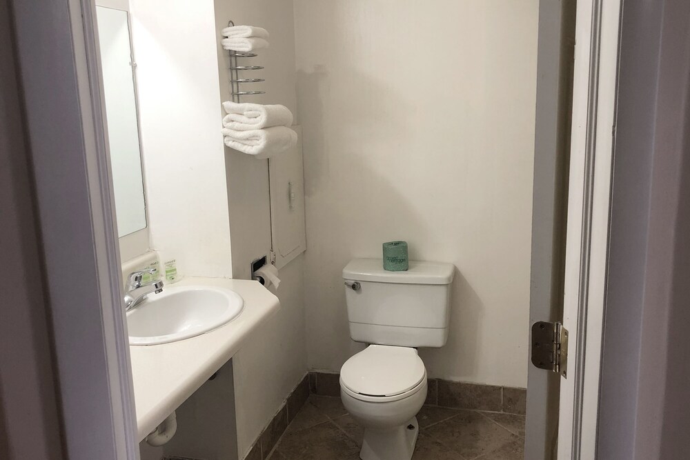 OYO Hotel Starlite Seneca Falls - photo 30