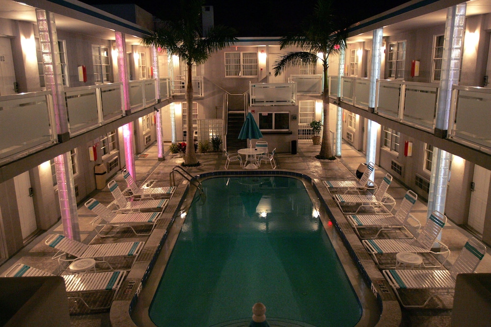 Camelot Beach Suites - photo 24