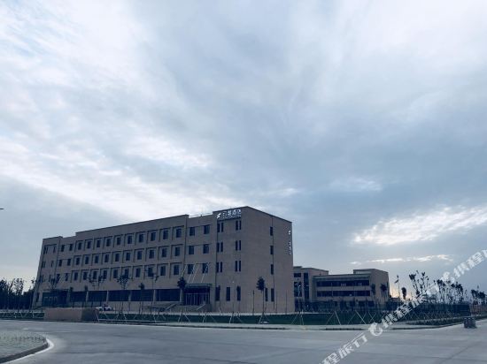 Kuerle Yunfei Hotel — hotel near Korla Licheng Airport