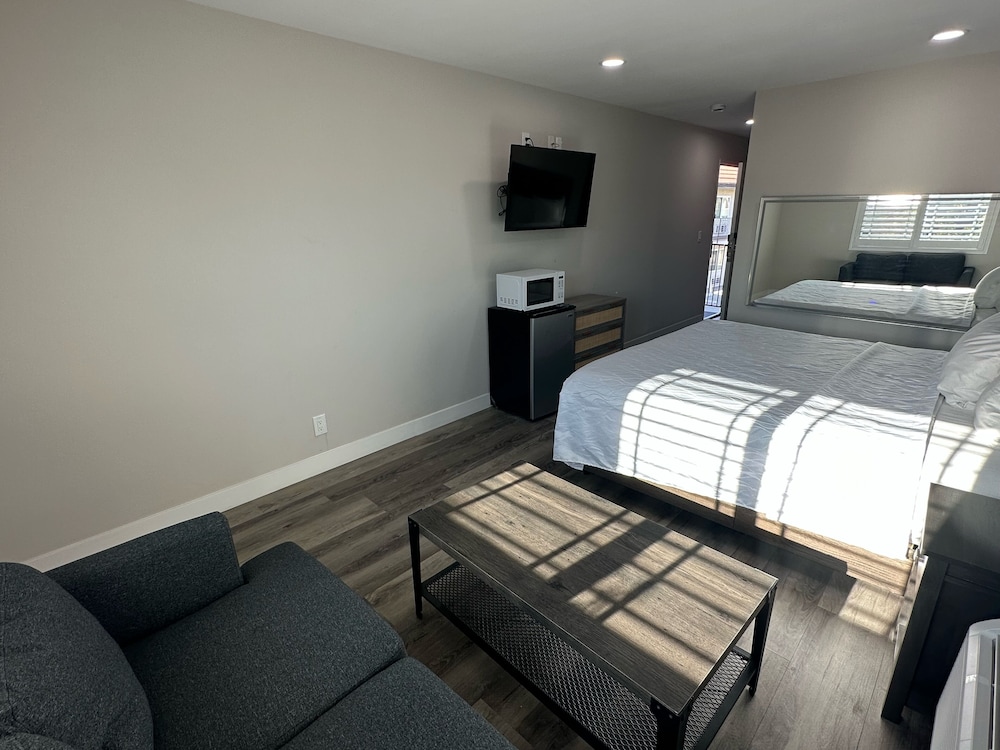 Royale Inn Motel - photo 7