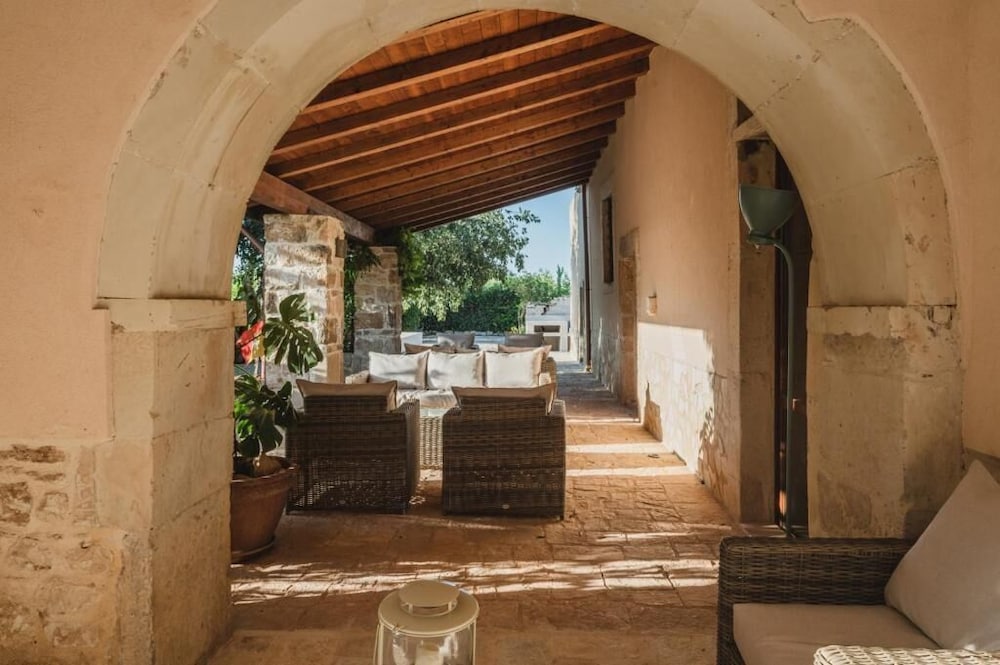 Bio Agriturismo La Casa di Melo — 4-Star Luxury Hotel in Siracusa, Italy