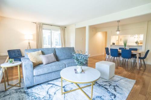 Spacious 2B2B Condo near downtown & Microsoft — 4-Star Luxury Hotel in Redmond, United States