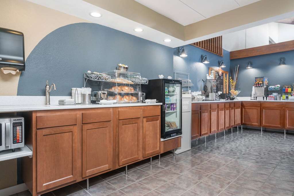 AmericInn by Wyndham Lake City - photo 12