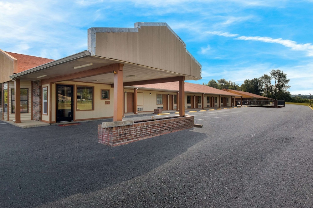 Econo Lodge Cornersville I 65 - photo 31
