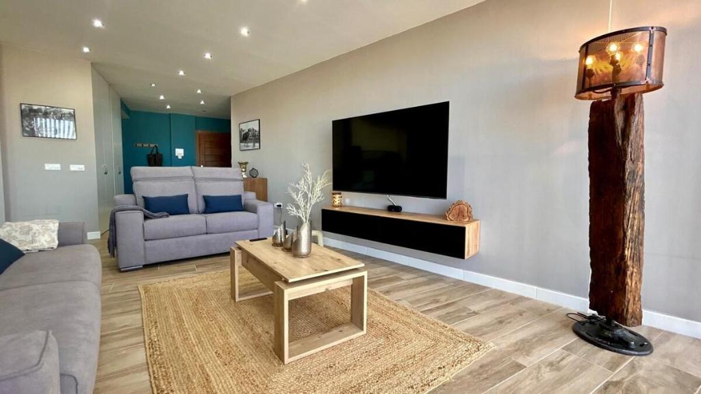Apartamento Moderno Y Amplio Con Vistas a la Bahia — 4-Star Luxury Hotel in Algeciras, Spain
