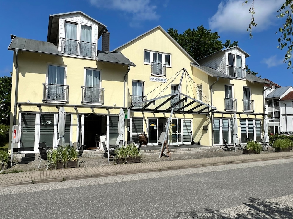 Appartementhaus Sonnenschein — 4-Star Luxury Hotel in Ostseebad Binz, Germany