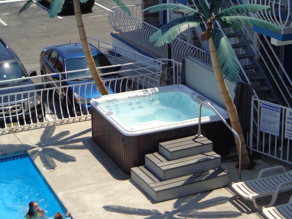 Quarterdeck Motel - photo 17