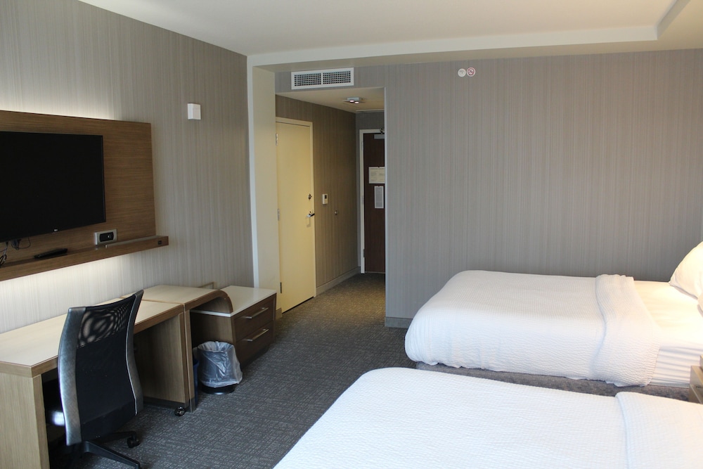 Courtyard Muncie at Horizon Convention Center - photo 9