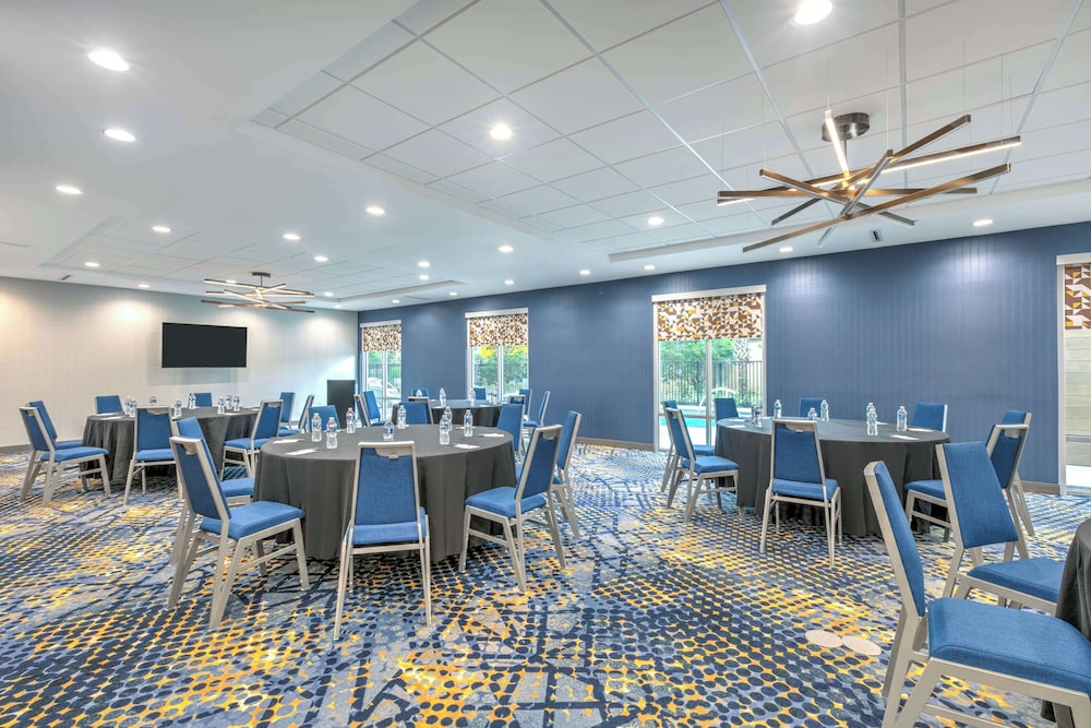 Hampton Inn & Suites by Hilton Shenandoah The Woodlands - photo 34