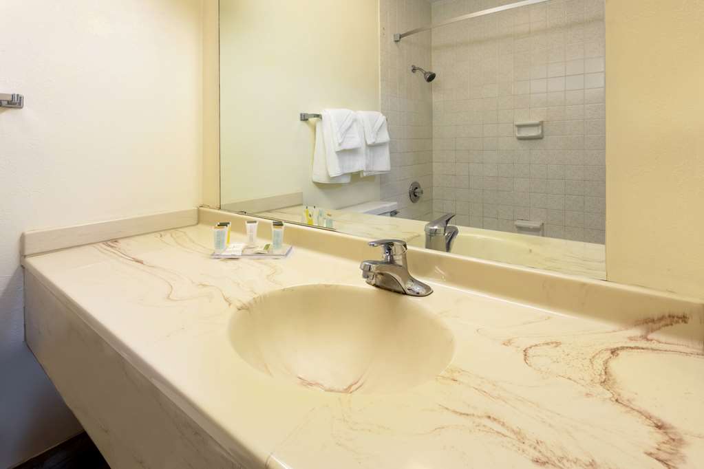 Super 8 By Wyndham Wooster - photo 23
