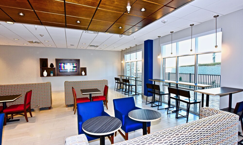 Holiday Inn Express & Suites Perryville by IHG - photo 46
