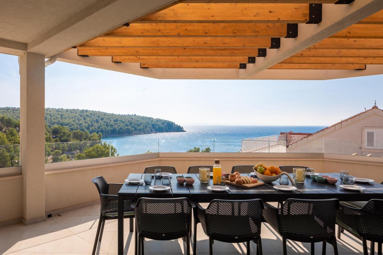 Seafront Villa for 10 People — 4-Star Luxury Hotel in Milna, Croatia