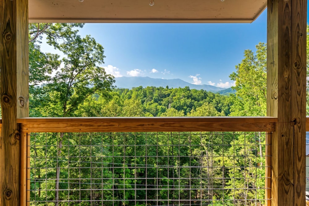 Tranquil Mountain Getaway By Ghosal Luxury Lodging - photo 21