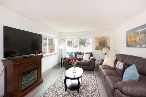 Holden's Post Riverwalk Condominiums #4 — 4-Star Luxury Hotel in Seaside, United States