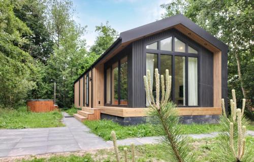 3 Bedroom Amazing Home In Oud Gastel — 4-Star Luxury Hotel in Oud Gastel, Netherlands