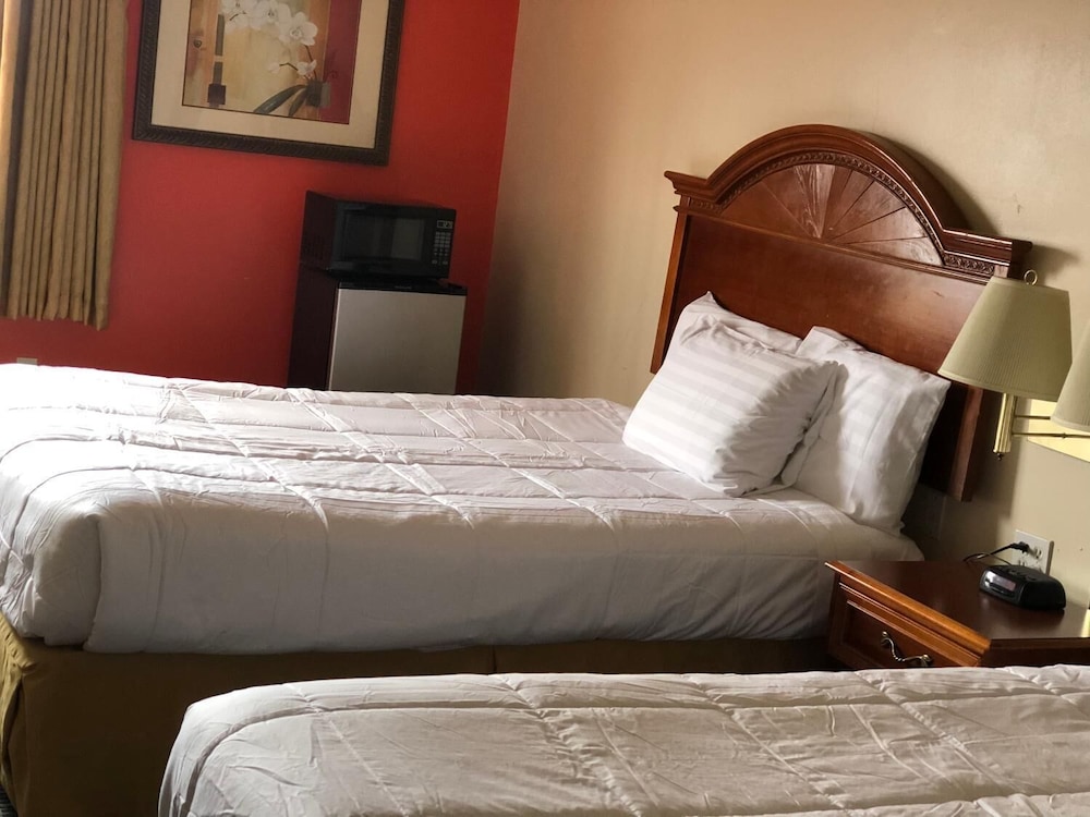 Americas Best Value Inn Gaylord - photo 15