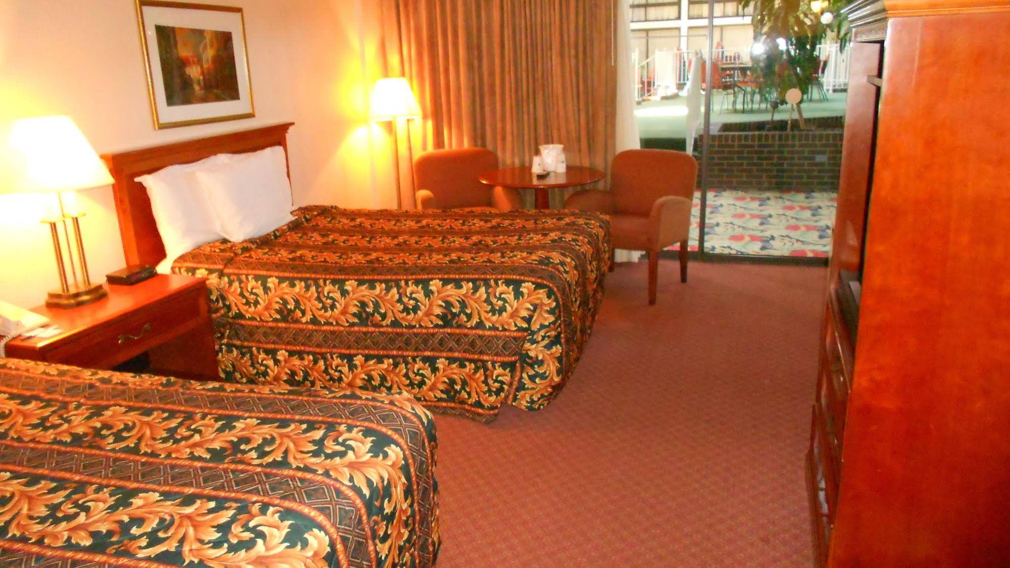 Travelodge Peoria Hotel And Conference Center - photo 19
