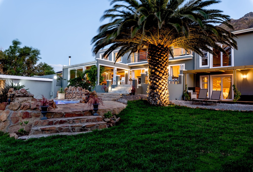 Bloemenzee Boutique B & B — 4-Star Luxury Hotel in Cape Town, South Africa