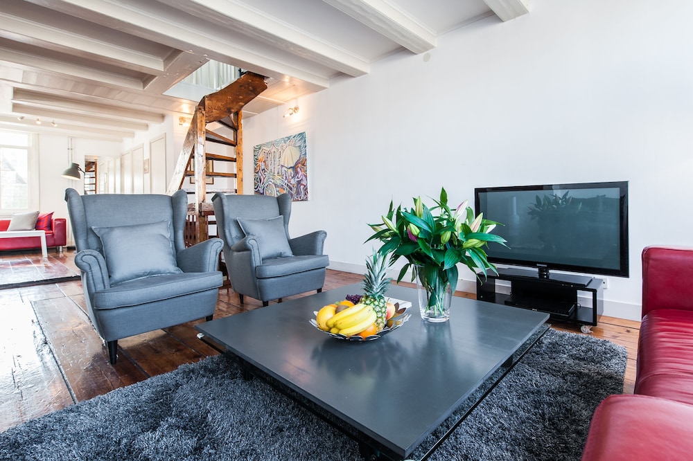 Short Stay Group Nieuwmarkt Area Serviced Apartments — 5-Star Luxury Hotel in Amsterdam, Netherlands