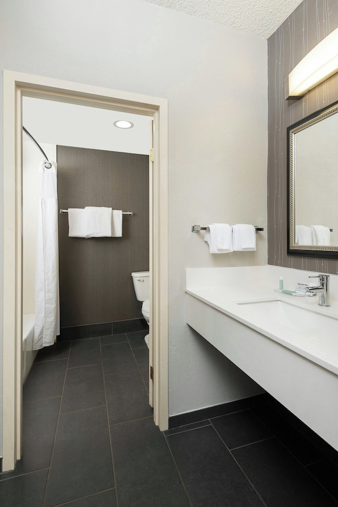 Courtyard by Marriott Dallas Fort Worth Bedford - photo 18