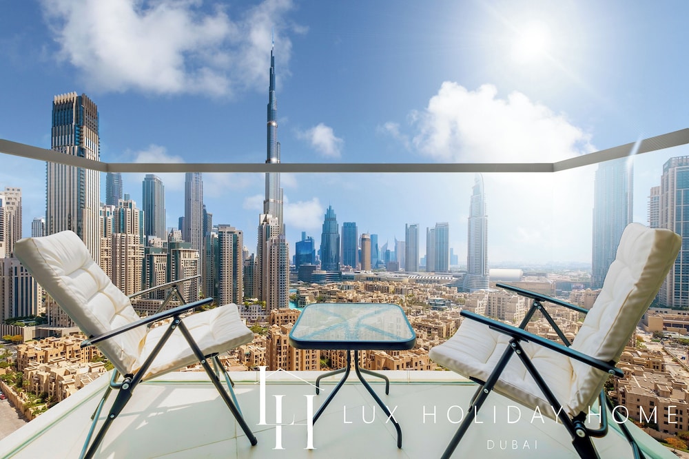 LUX The Executive Burj Khalifa View Suite 2 — 4-Star Luxury Hotel in Dubai, United Arab Emirates