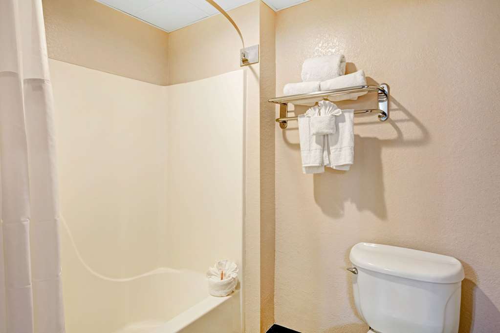 Howard Johnson by Wyndham Galveston - photo 9