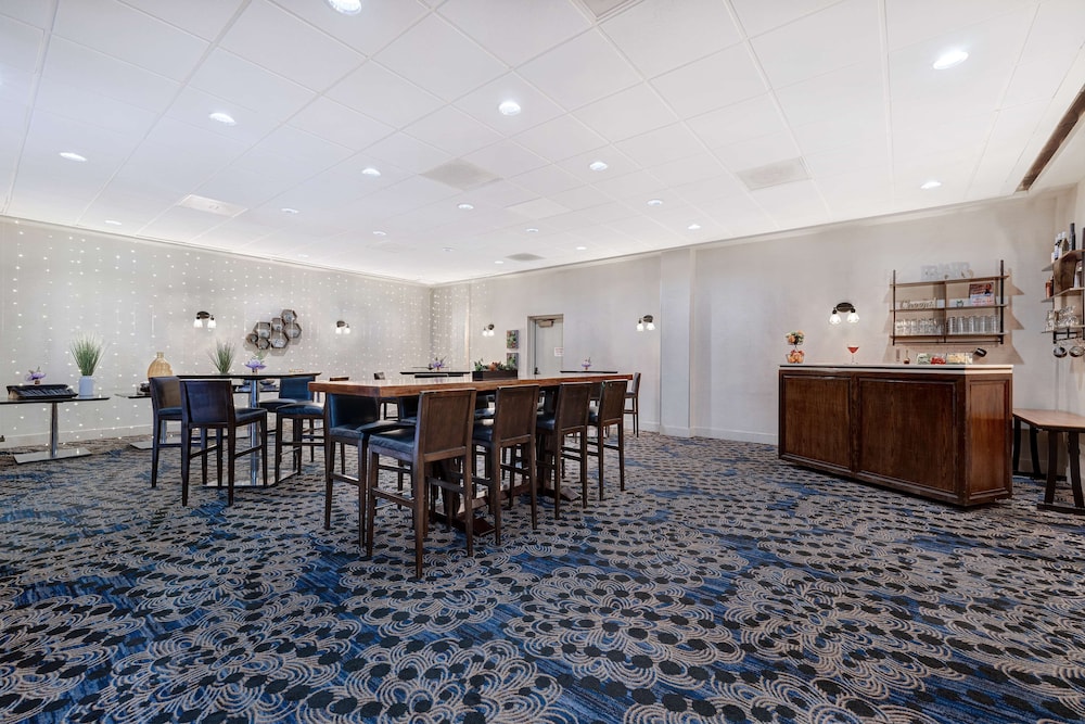 Embassy Suites by Hilton Santa Clara Silicon Valley - photo 68