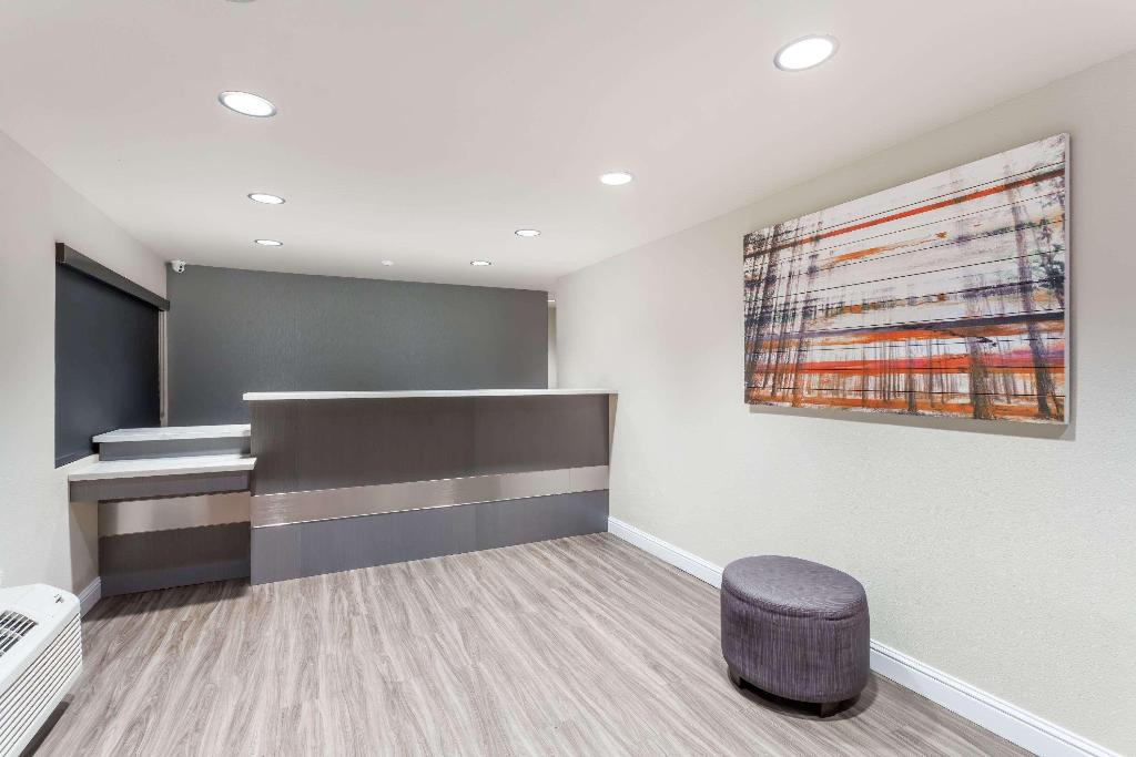 Days Inn by Wyndham Yosemite Area - featured photo