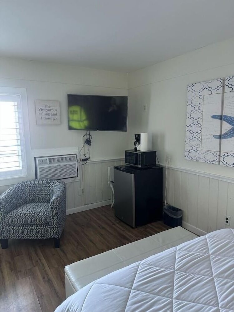 Vineyard Harbor Motel Private Beach - photo 215
