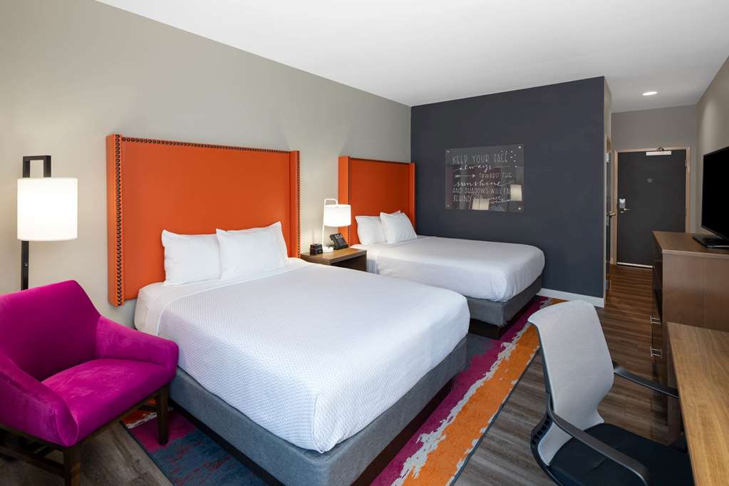 La Quinta Inn & Suites by Wyndham Greensboro Arpt High Point - photo 11