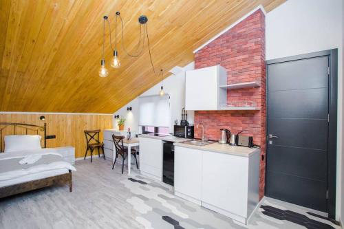 Top Location Cozy Wooden Ceiling Apt by Wehost