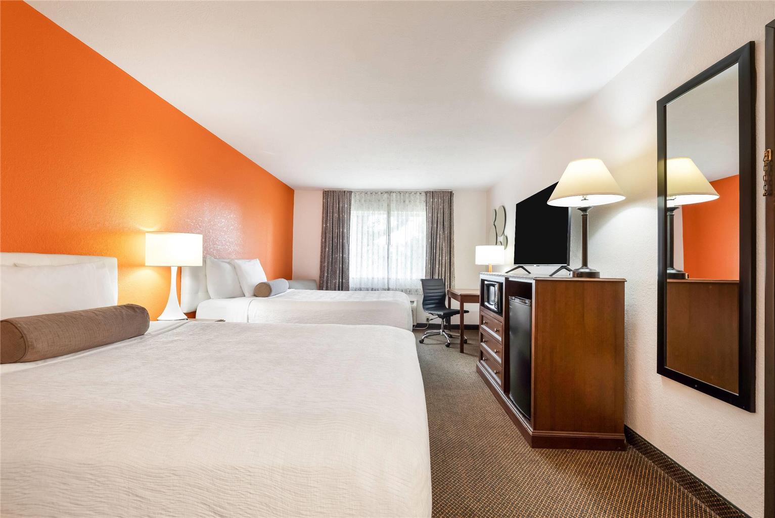 Howard Johnson Hotel & Suites by Wyndham Oacoma - photo 13
