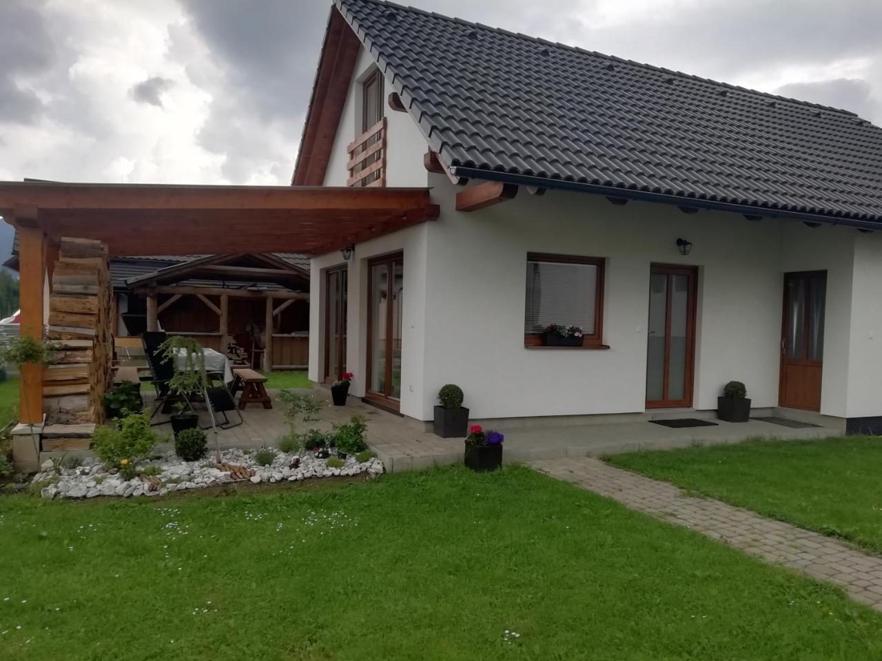 Domcek Michaela - carbon neutral hotel in Unknown City