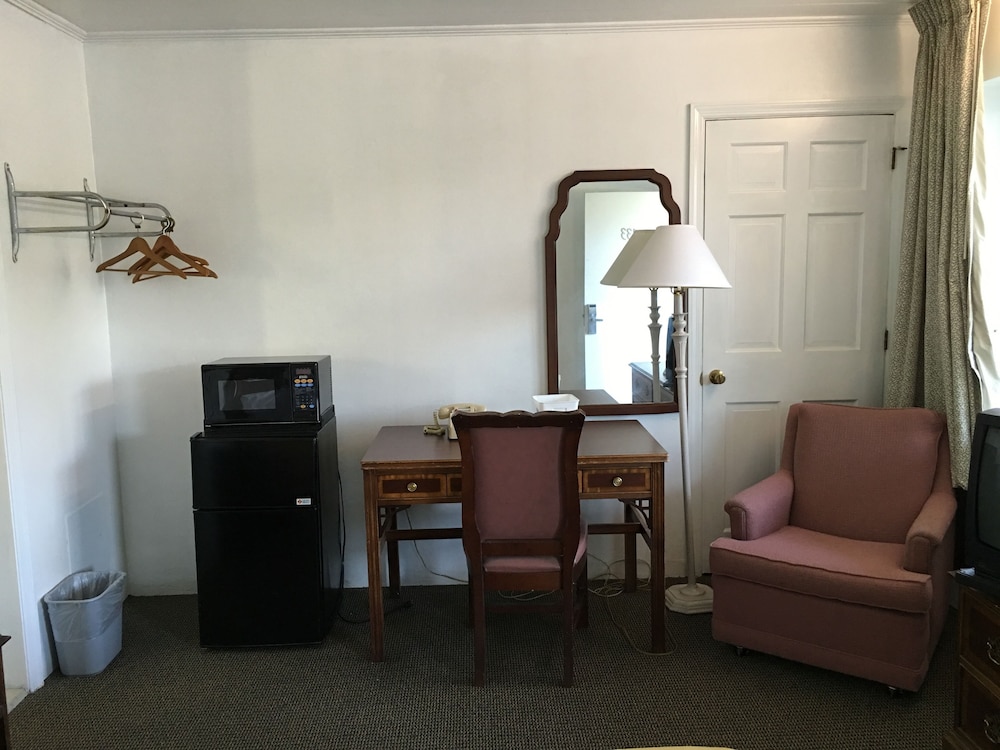 Relax Inn Altoona - photo 53