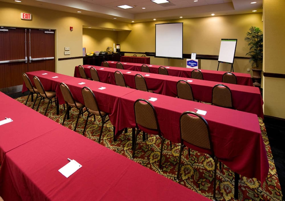 Hampton Inn Schenectady Downtown - photo 40