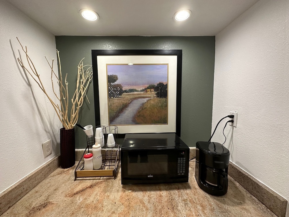 Desert Sands Inn & Suites - photo 15