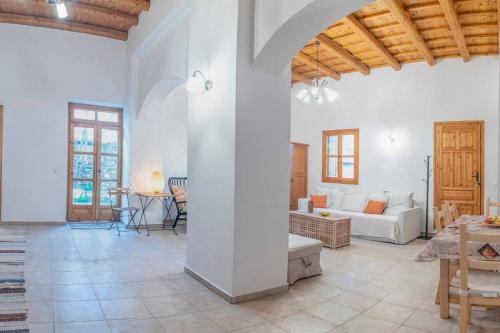 Luxury Maisonette Danai next to the sea — 4-Star Luxury Hotel in Hersonissos, Greece