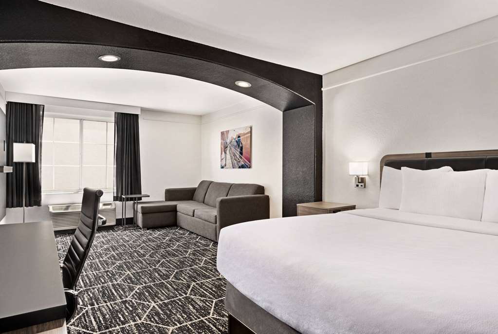 La Quinta Inn & Suites by Wyndham Hesperia Victorville - photo 46