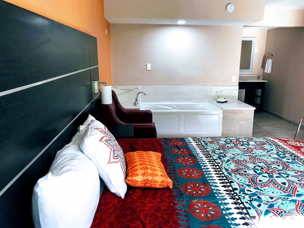 Tropical Inn & Suites - photo 12