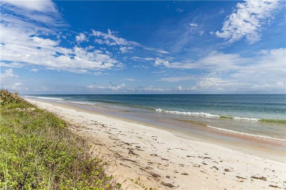 Island Retreat Upper B Ocean Front 2 Bedrooms Sleeps 6 - photo 30