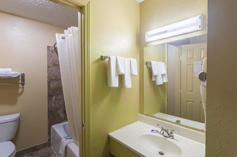 Red Roof Inn & Suites San Angelo - photo 23